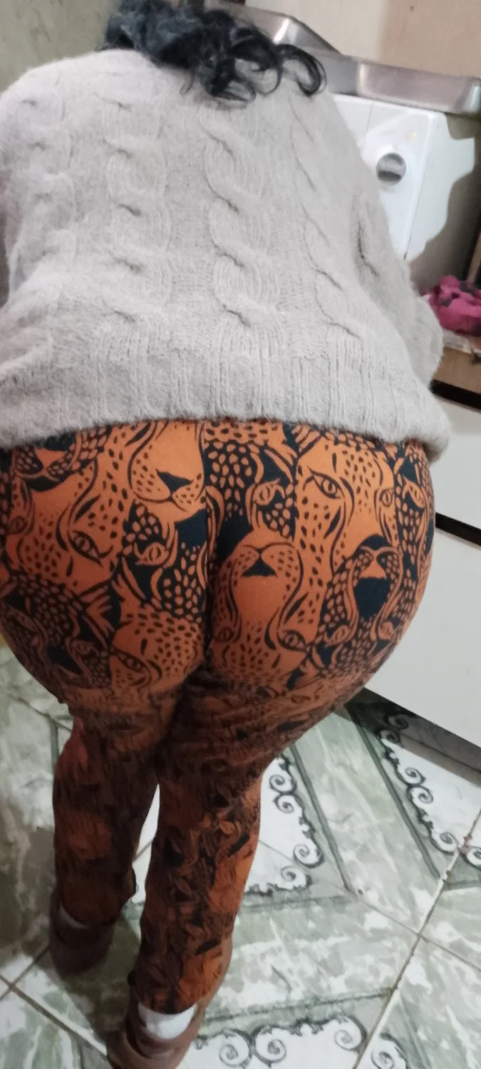 Gostosa vazada dançando só de calcinha image 2