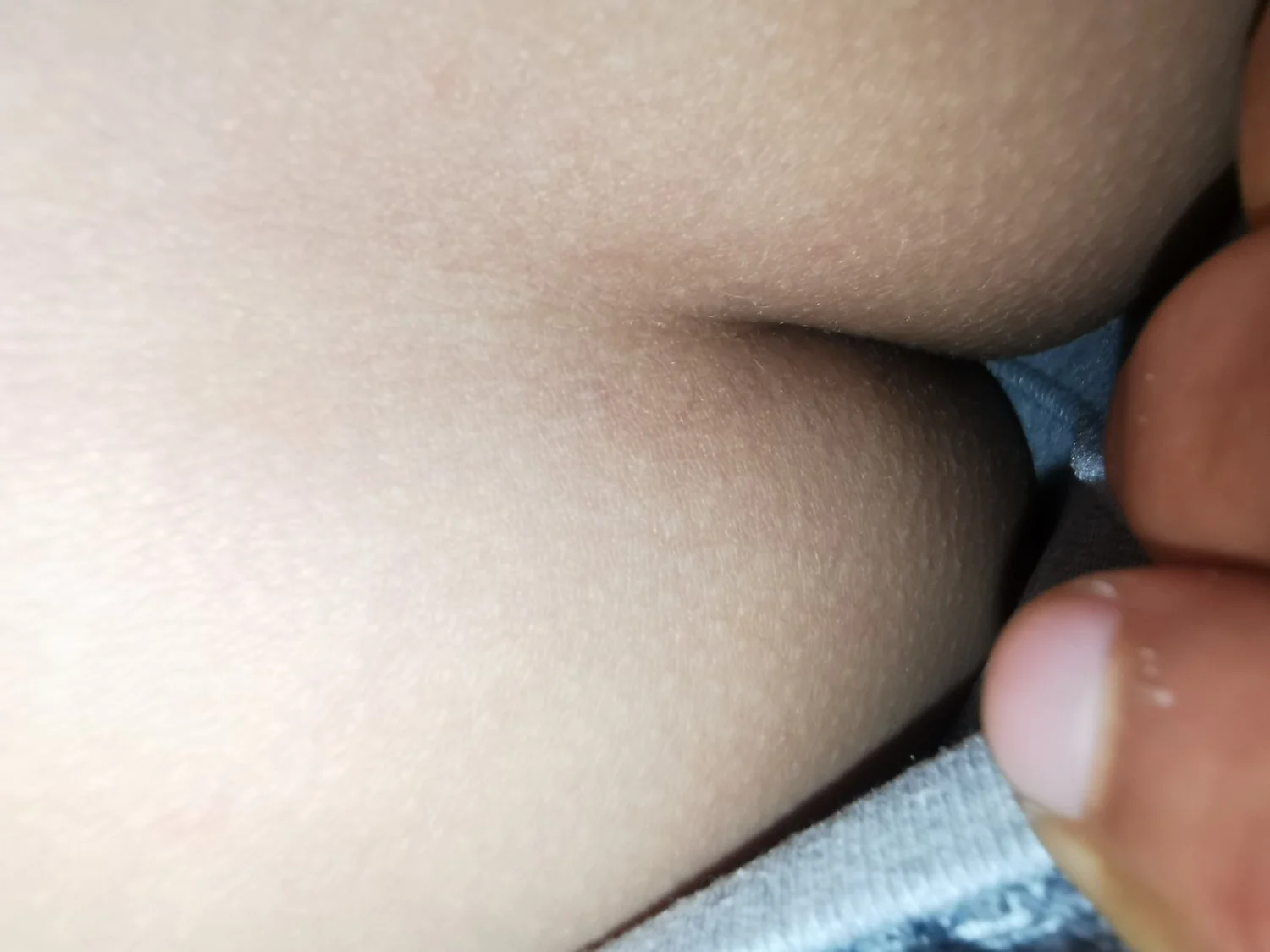 Mirando el rico culo de mi cuñada vik cuando esta borracha y dormida, Para hacerle unas fotos. (1) image 13