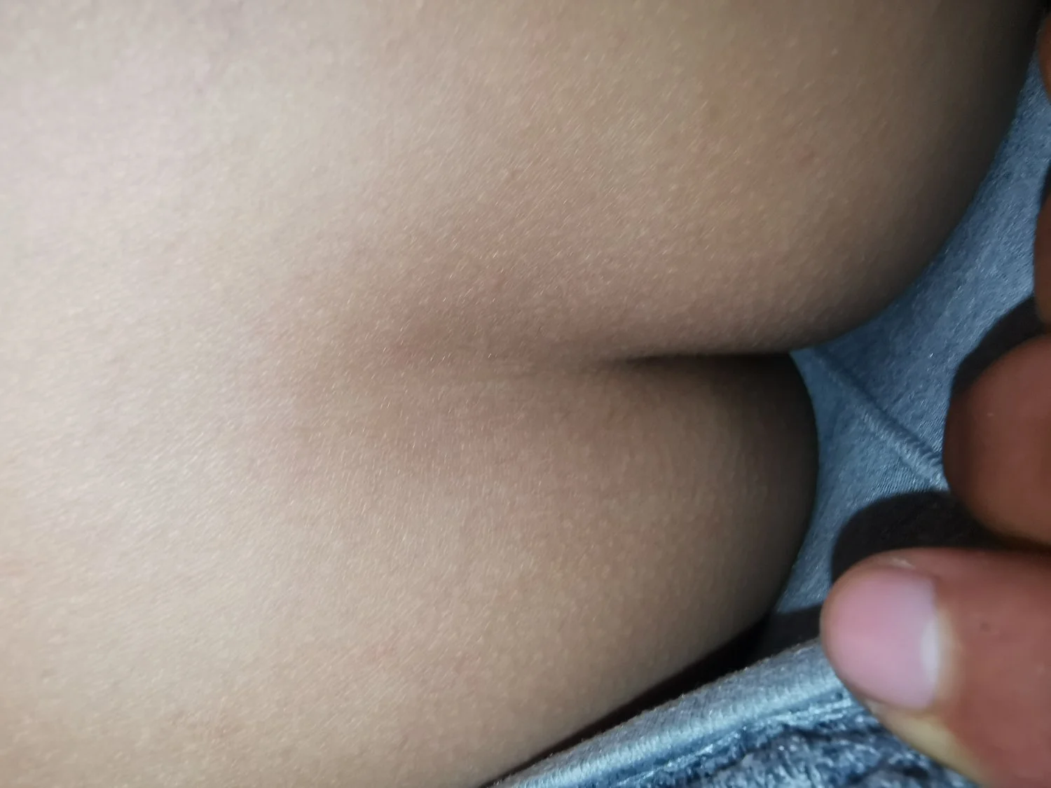 Mirando el rico culo de mi cuñada vik cuando esta borracha y dormida, Para hacerle unas fotos. (1) image 16