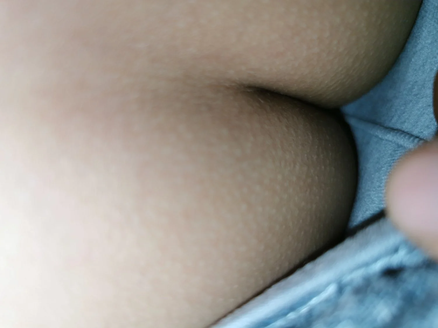 Mirando el rico culo de mi cuñada vik cuando esta borracha y dormida, Para hacerle unas fotos. (1) image 18