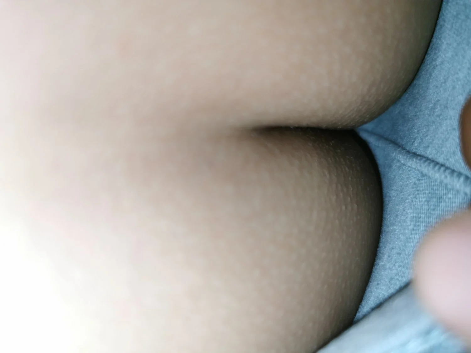 Mirando el rico culo de mi cuñada vik cuando esta borracha y dormida, Para hacerle unas fotos. (1) image 7