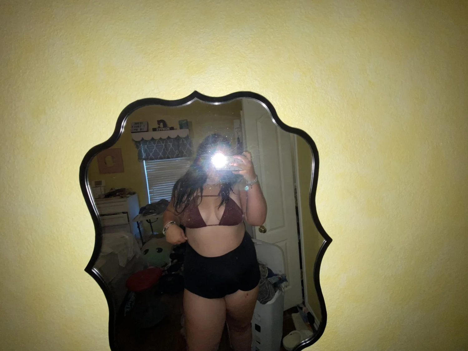 Curvy Girl shows off body image 16
