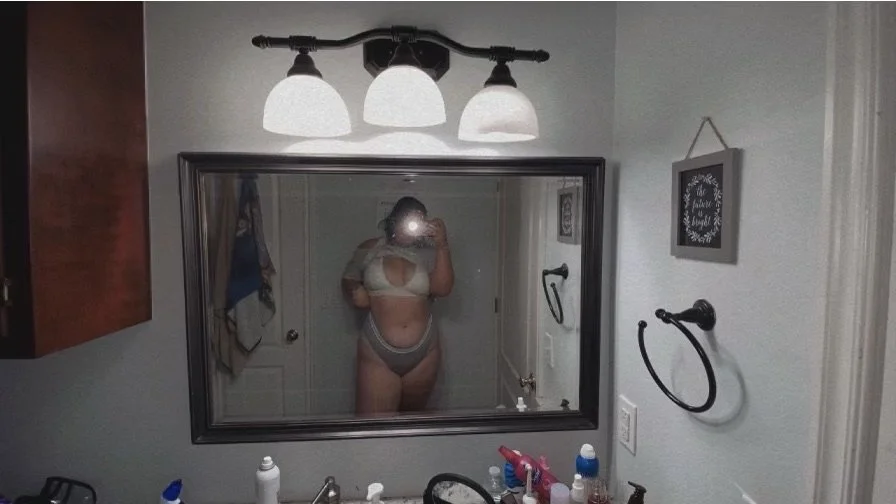 Curvy Girl shows off body image 17