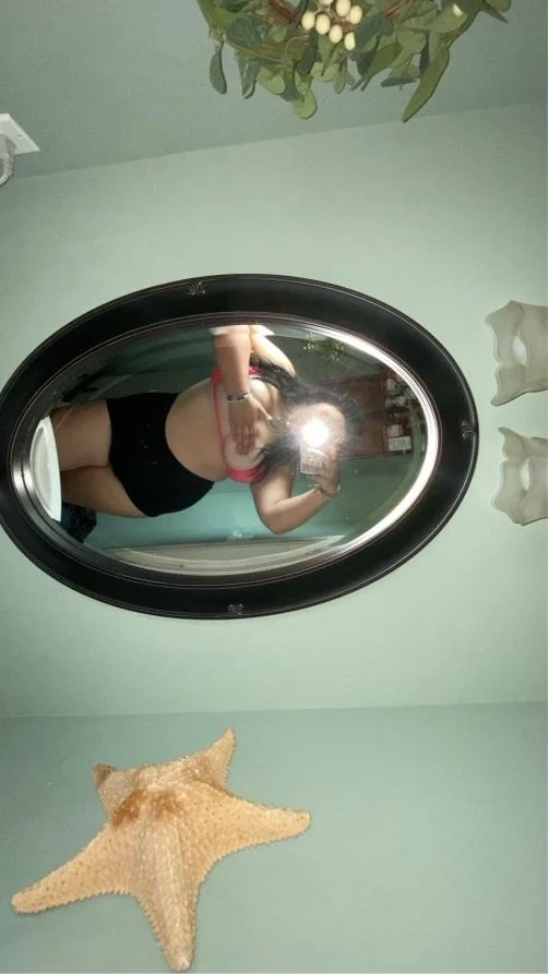 Curvy Girl shows off body image 3