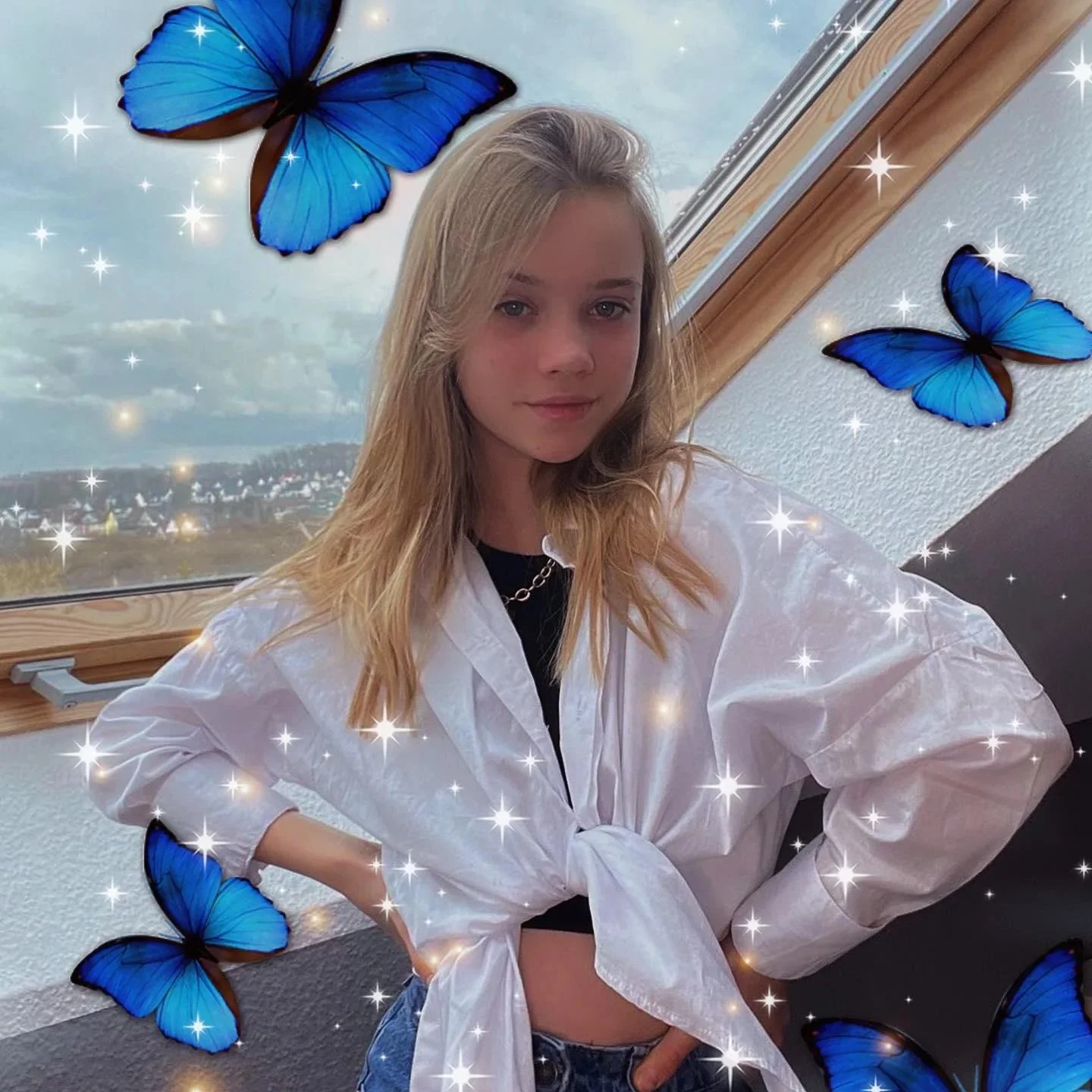 Jana Libra präsentiert ihren Bauch image 7