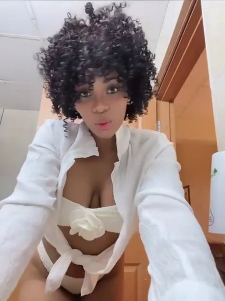 Ebony Snapchat Tits image 20