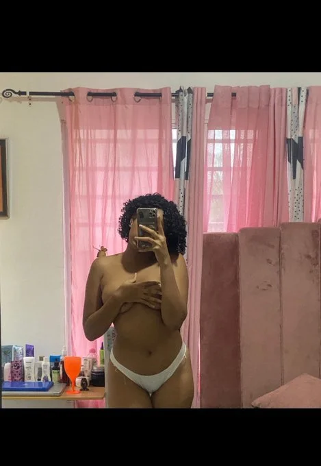 Ebony Snapchat Tits image 5