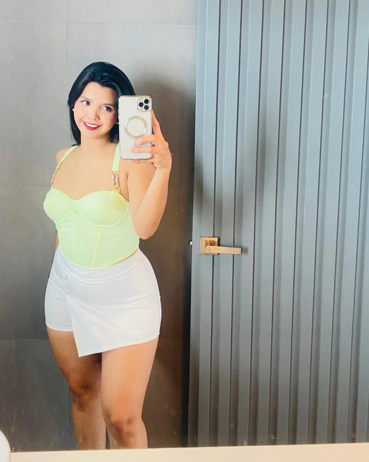 Actriz de facebook caderona y piernona, deliciosa image 6