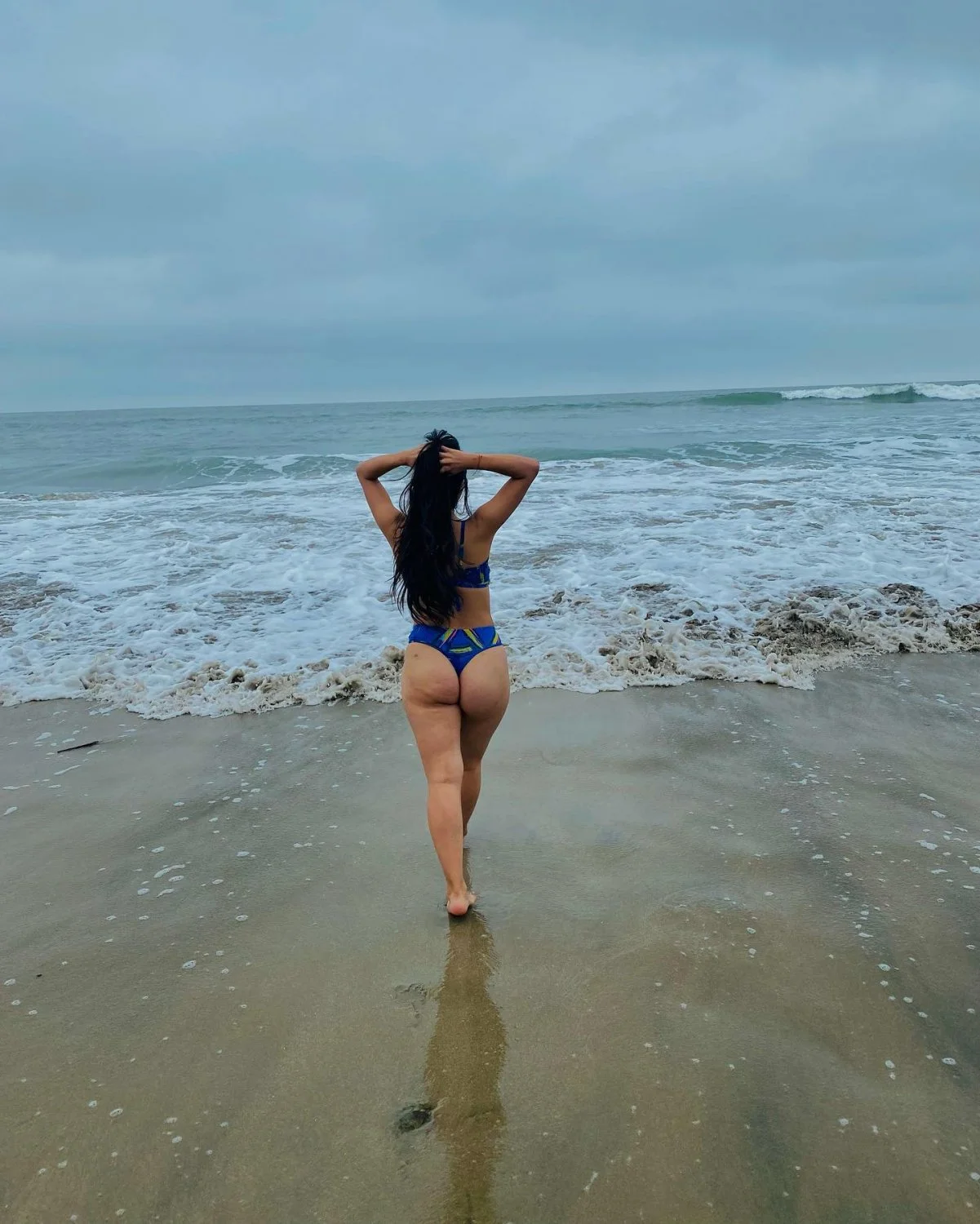 Actriz de facebook caderona y piernona, deliciosa image 7