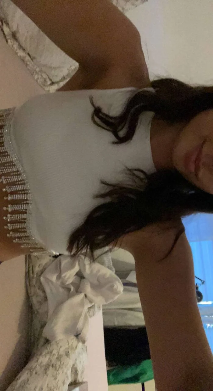 Brunette amateur Melanie image 12