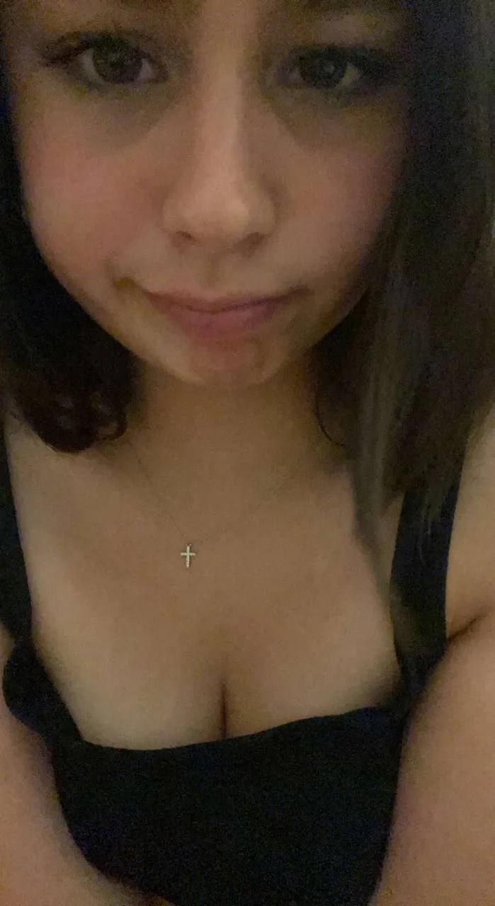 Brunette amateur Melanie image 5