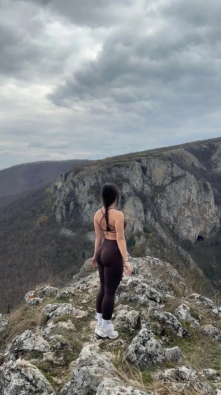 Thick Romanian snowbunny Giuli image 13