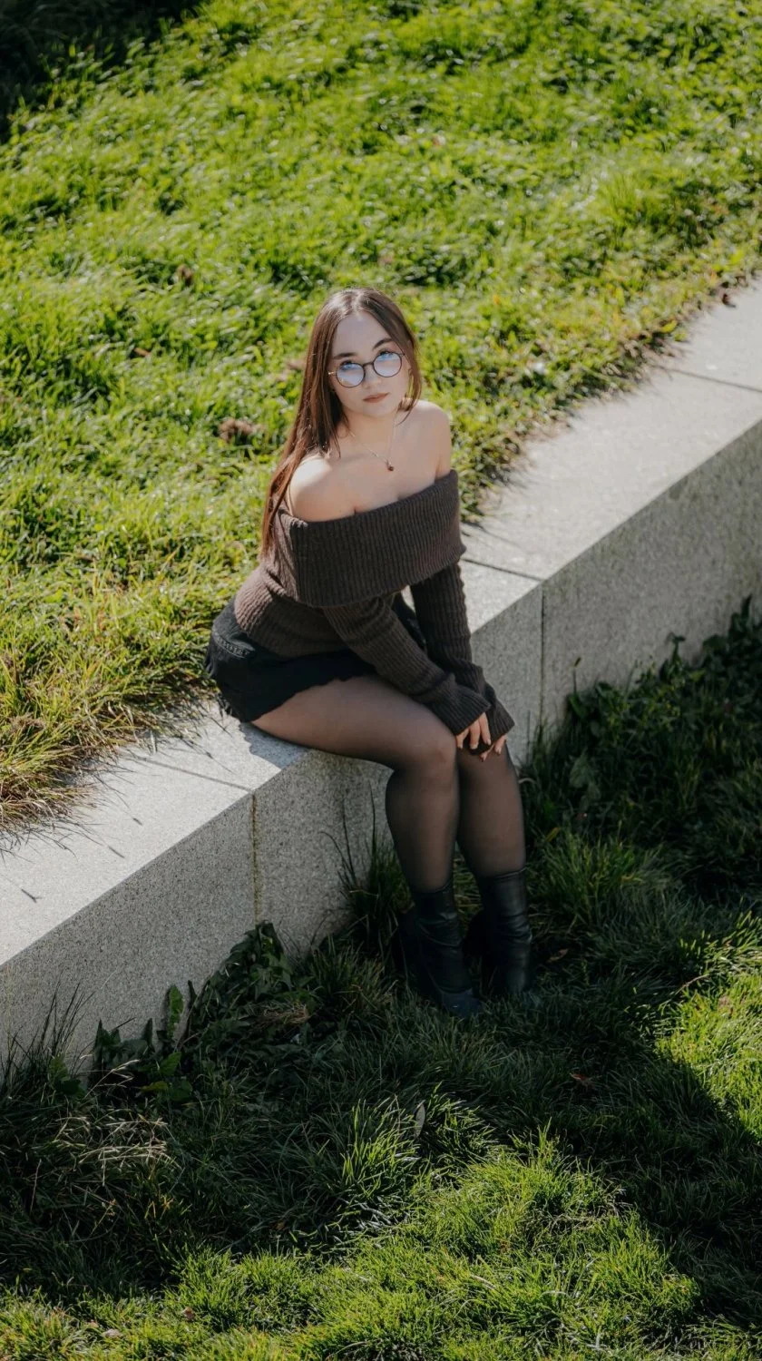 Thick Romanian snowbunny Giuli image 8