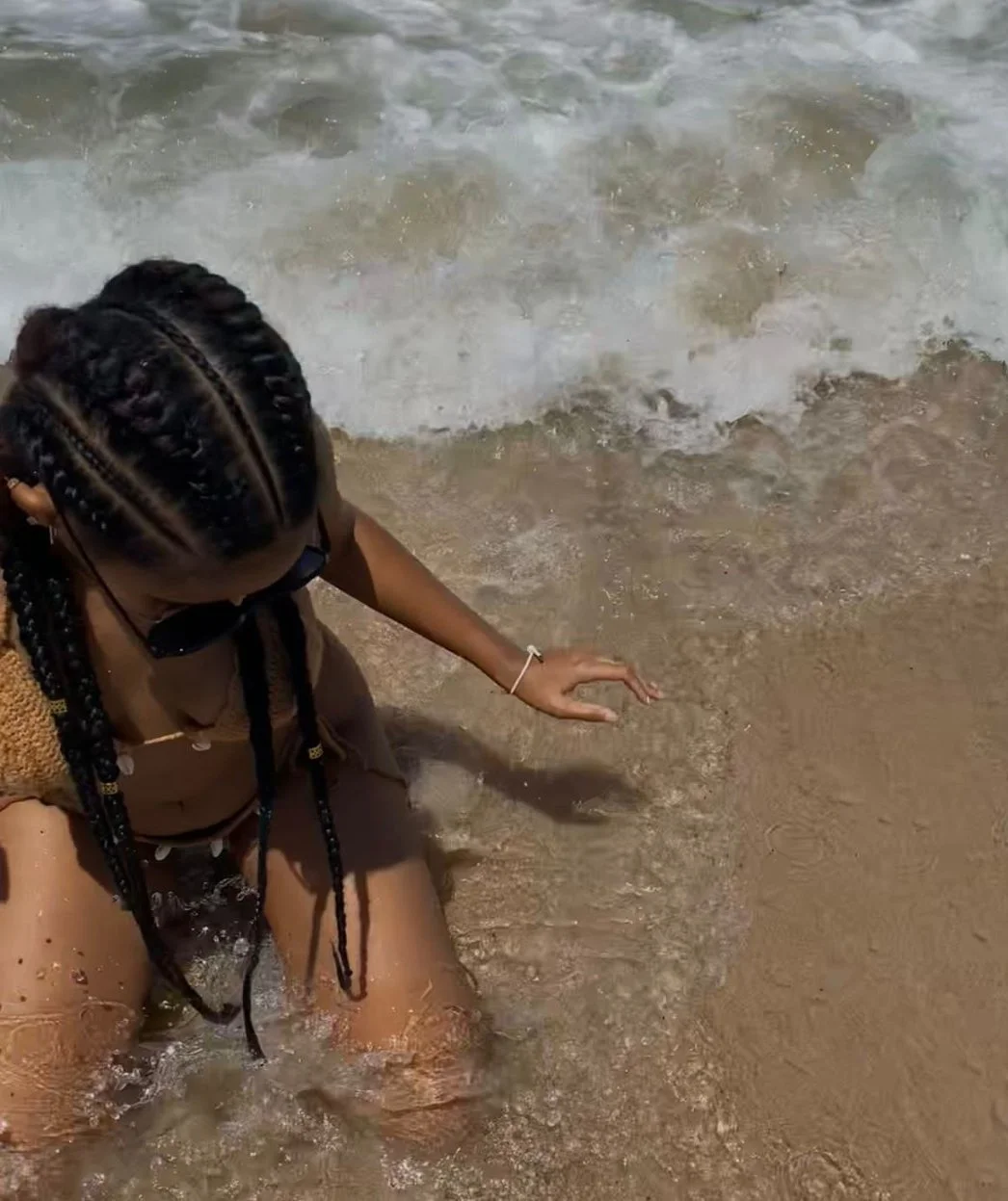 Latina Ebony Nude image 4