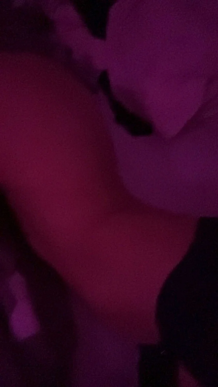 je suis qu'une petite chienne qui aime vider des couilles image 2