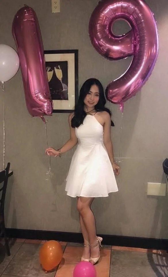 Pide ser exhibida como regalo de cumpleaños 😈 image 2