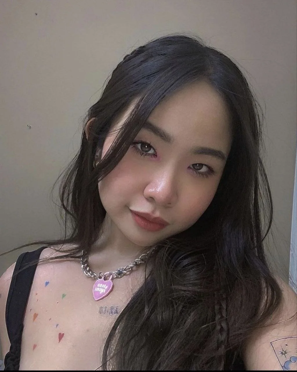 Pide ser exhibida como regalo de cumpleaños 😈 image 24