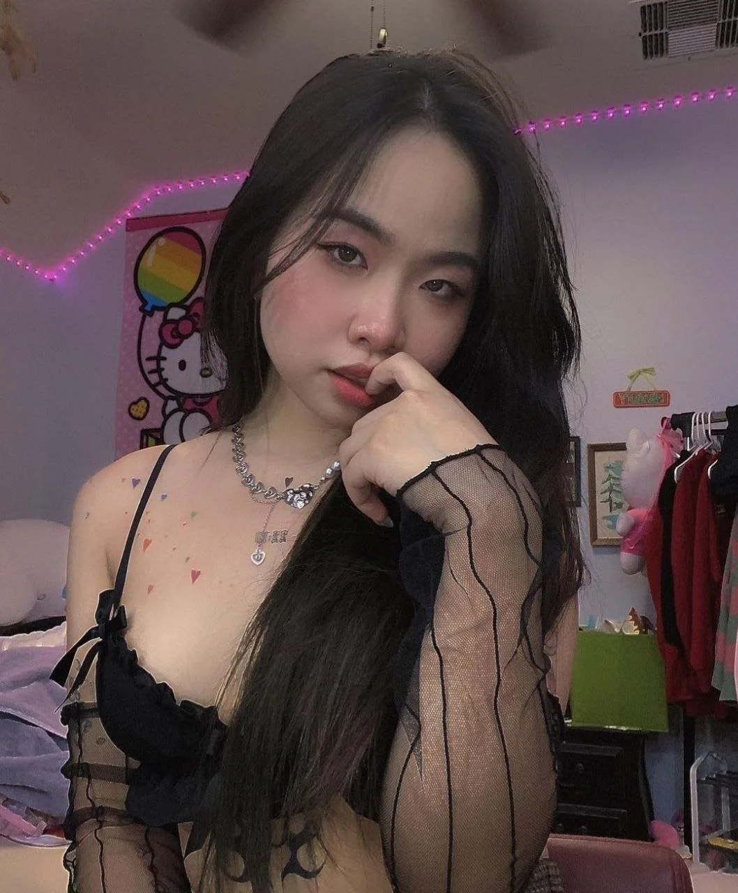 Pide ser exhibida como regalo de cumpleaños 😈 image 28