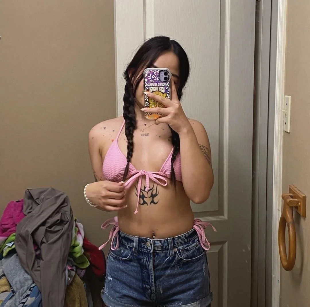 Pide ser exhibida como regalo de cumpleaños 😈 image 3