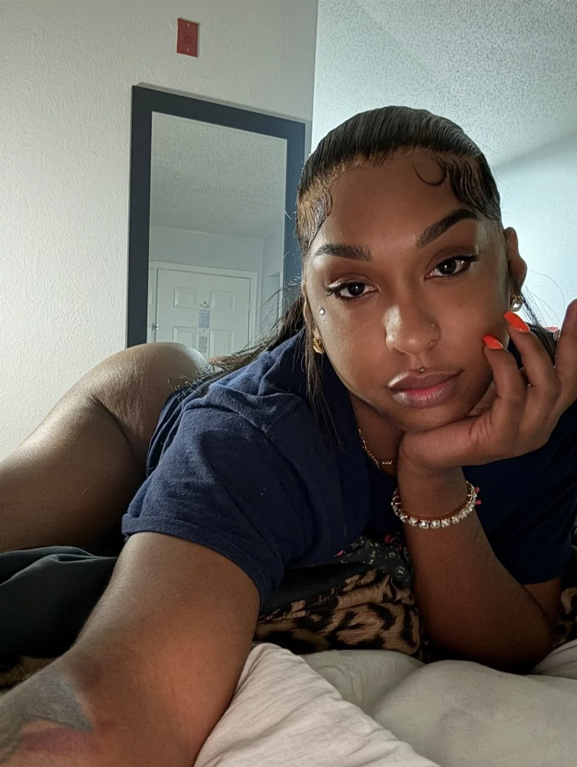 +$ J.®️. 👅 image 2