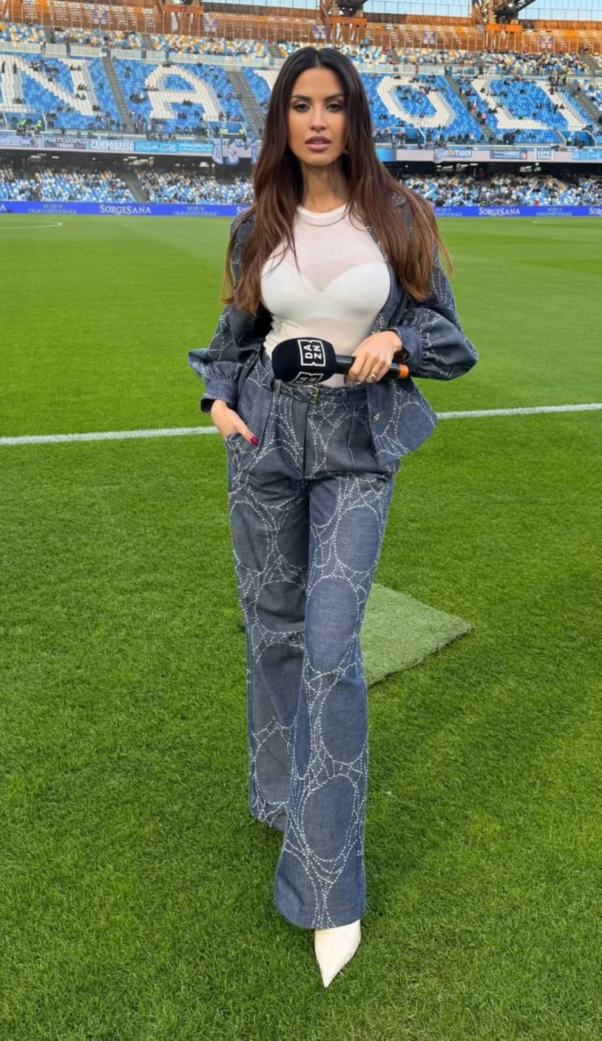 Eleonora Incardona hot italian journalist image 13