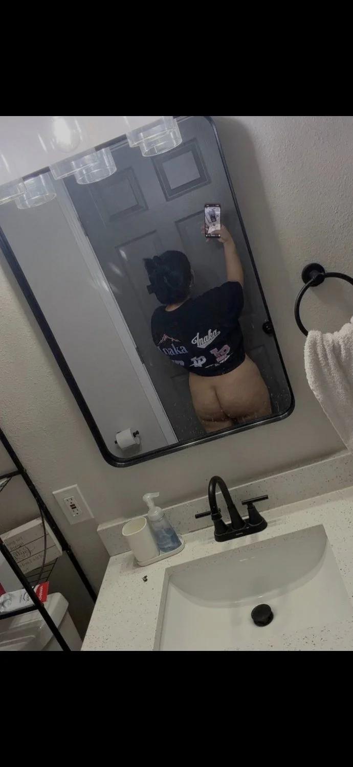this slut ana just loves to show off make her famous!! image 1