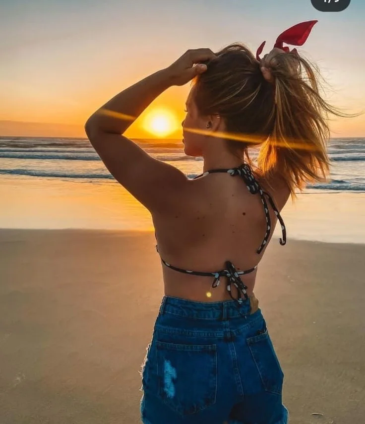 Loira do rabo delicioso com o bikininho socado no cu. image 20