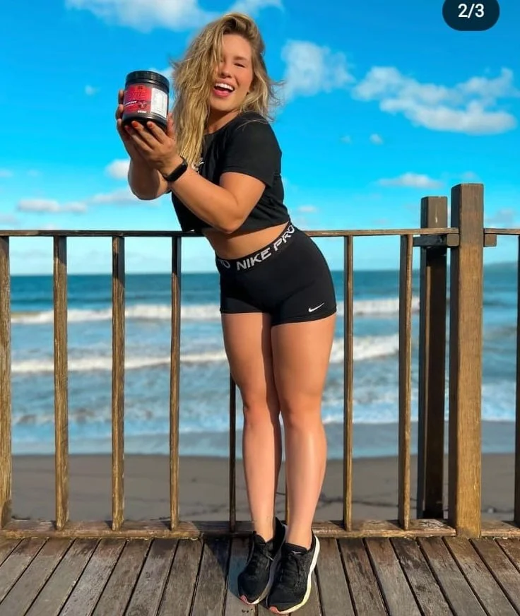 Loira do rabo delicioso com o bikininho socado no cu. image 23