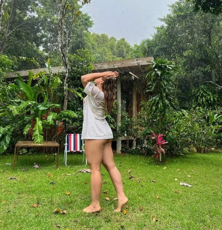 Loira do rabo delicioso com o bikininho socado no cu. image 33