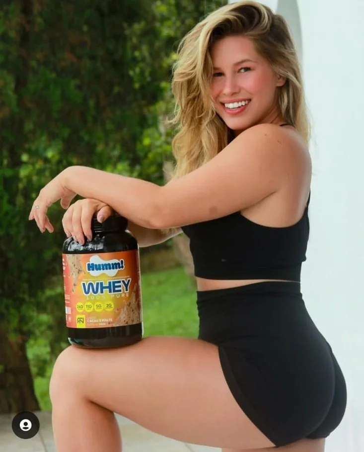 Loira do rabo delicioso com o bikininho socado no cu. image 5