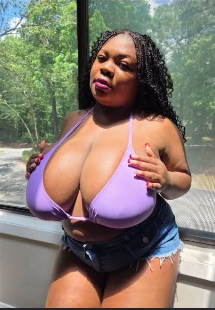 Juggs kamil Sexy image 4