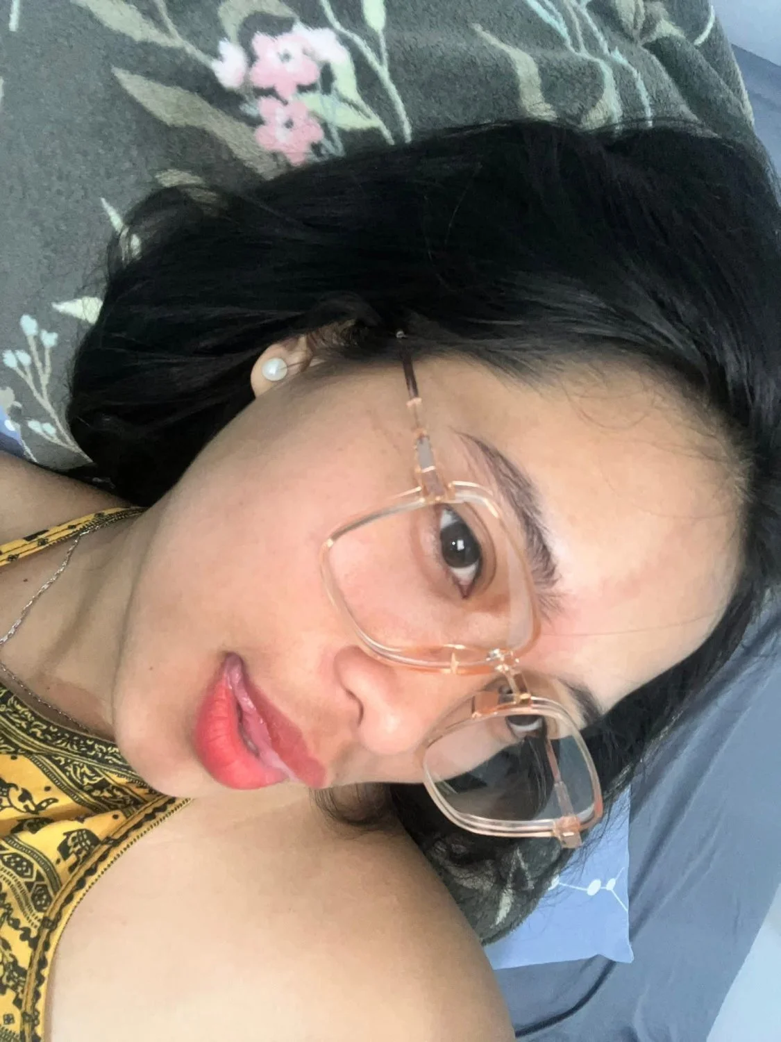 Joined my bestfriend and her husband's little game 👄💦❤️💋 image 2