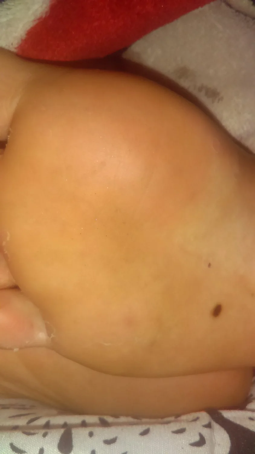 Lamiendo los pies de Fernanda dormida image 11