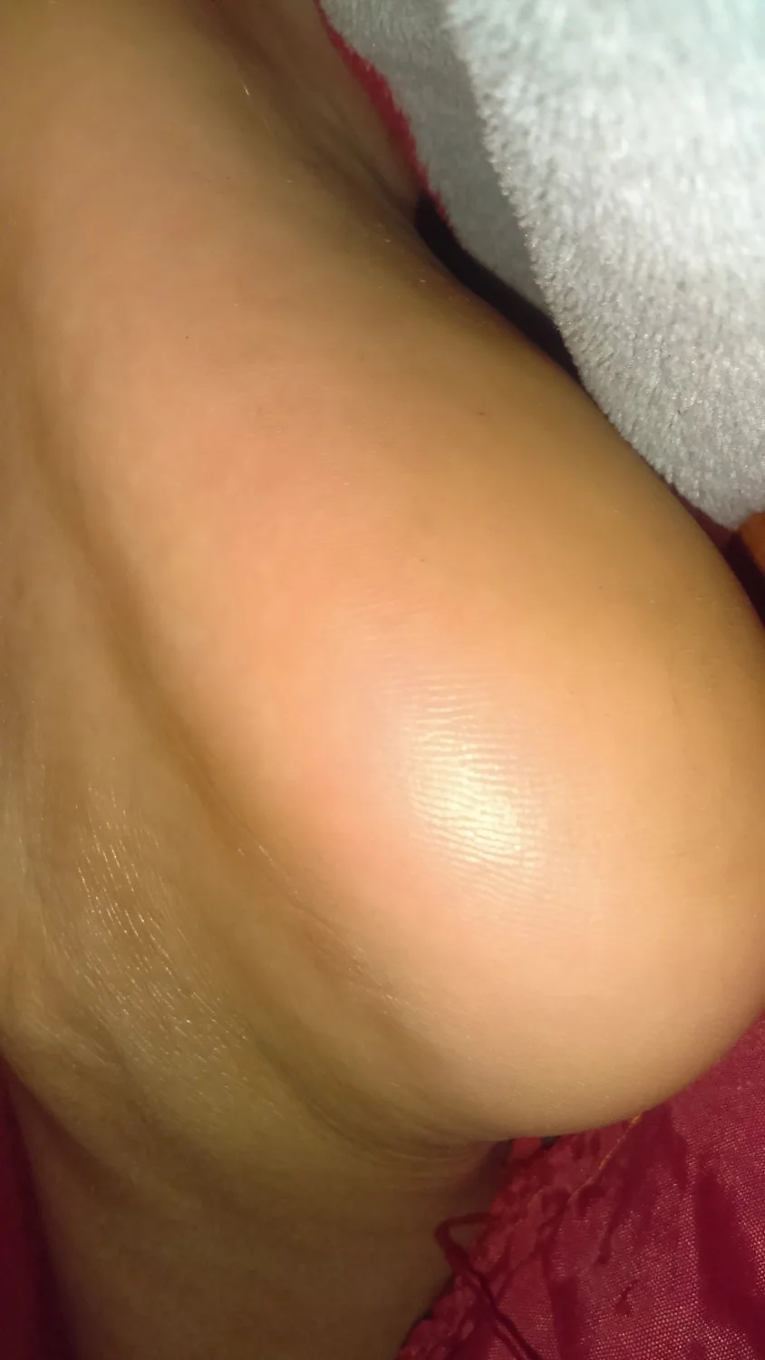 Lamiendo los pies de Fernanda dormida image 12