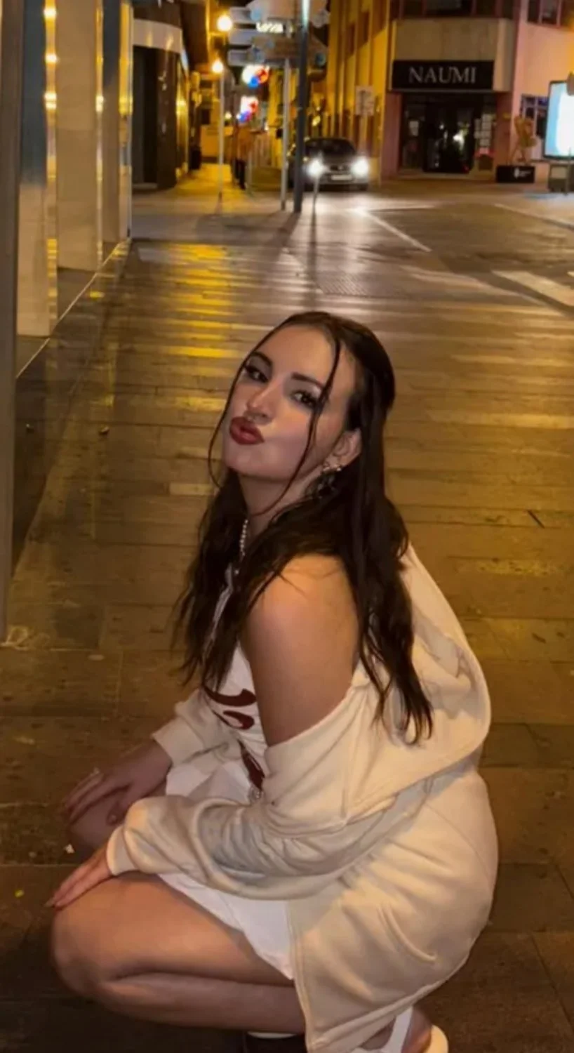 Manden sus aportes para subir a putitas ricas. Ella es Anna image 2