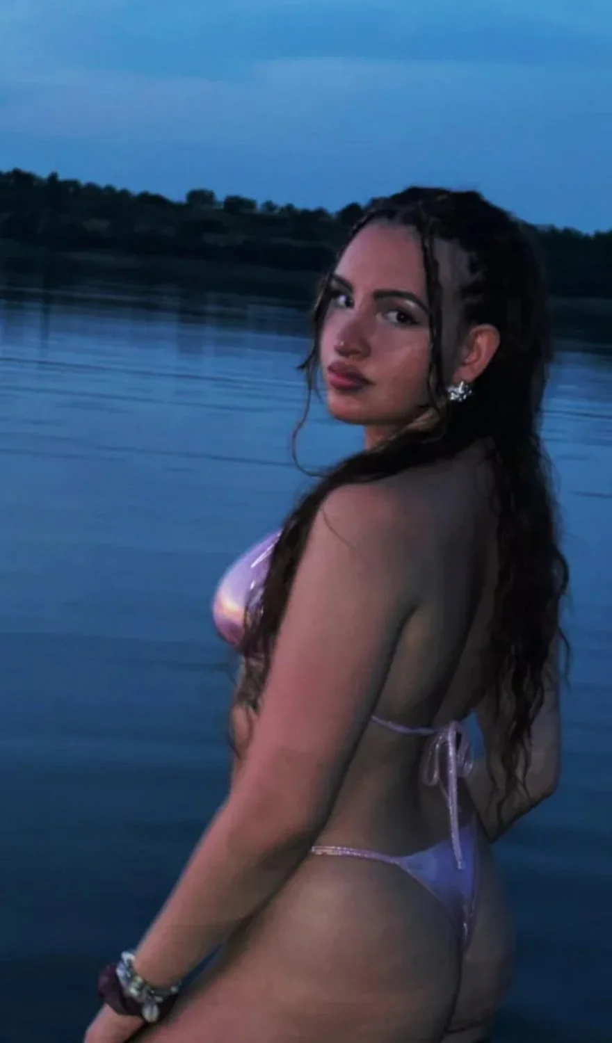 Manden sus aportes para subir a putitas ricas. Ella es Anna image 4