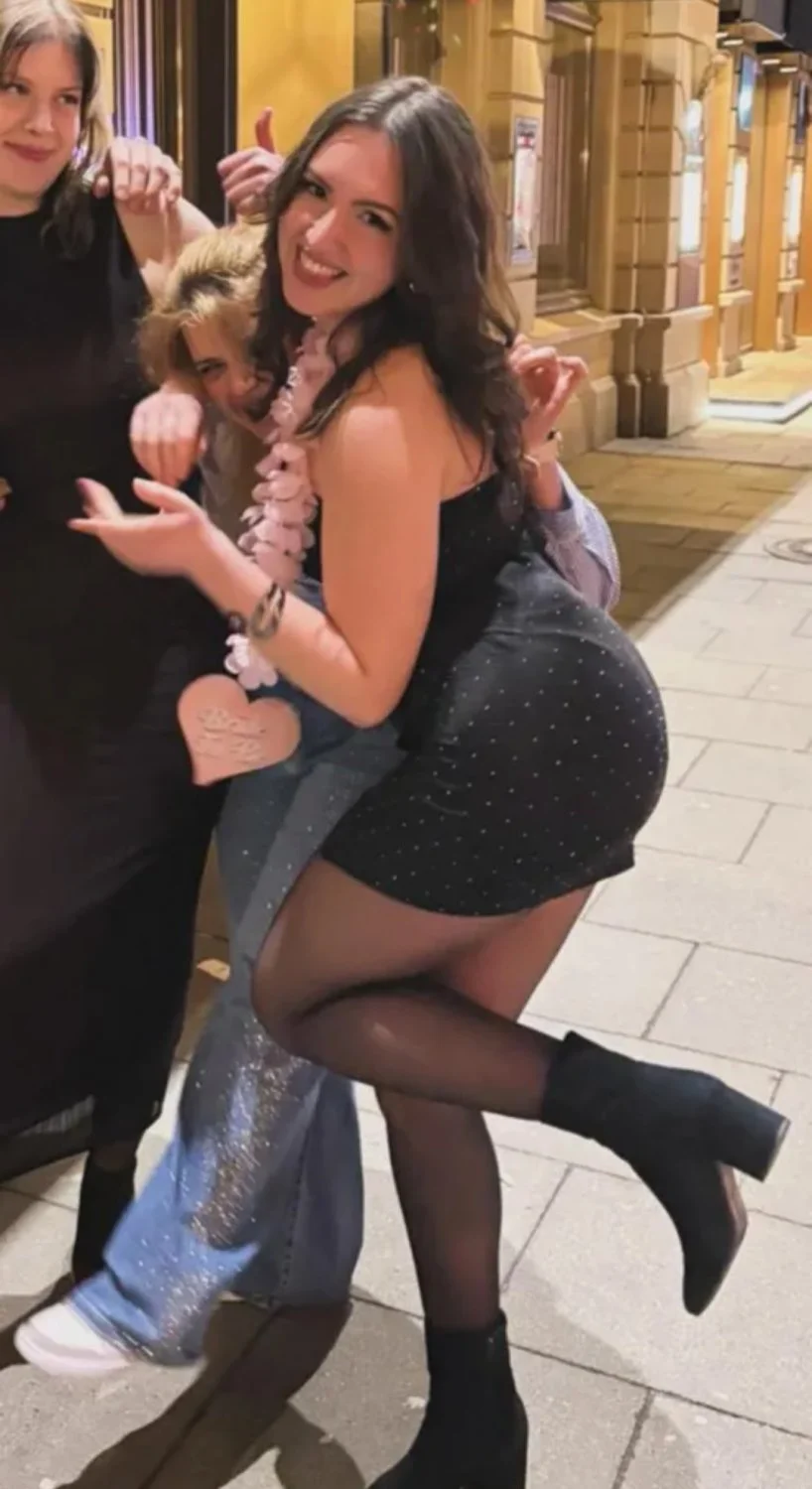 Manden sus aportes para subir a putitas ricas. Ella es Anna image 5