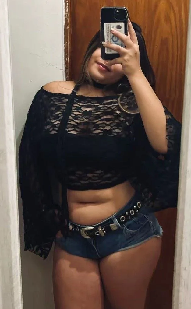 Micol pende gordibuena bien buenota y tetona main image