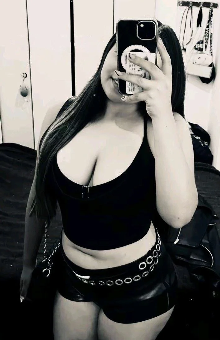 Micol pende gordibuena bien buenota y tetona image 3
