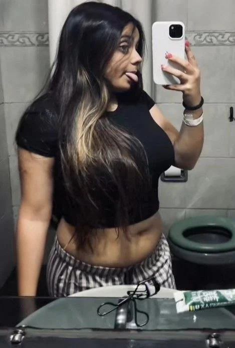 Micol pende gordibuena bien buenota y tetona image 7