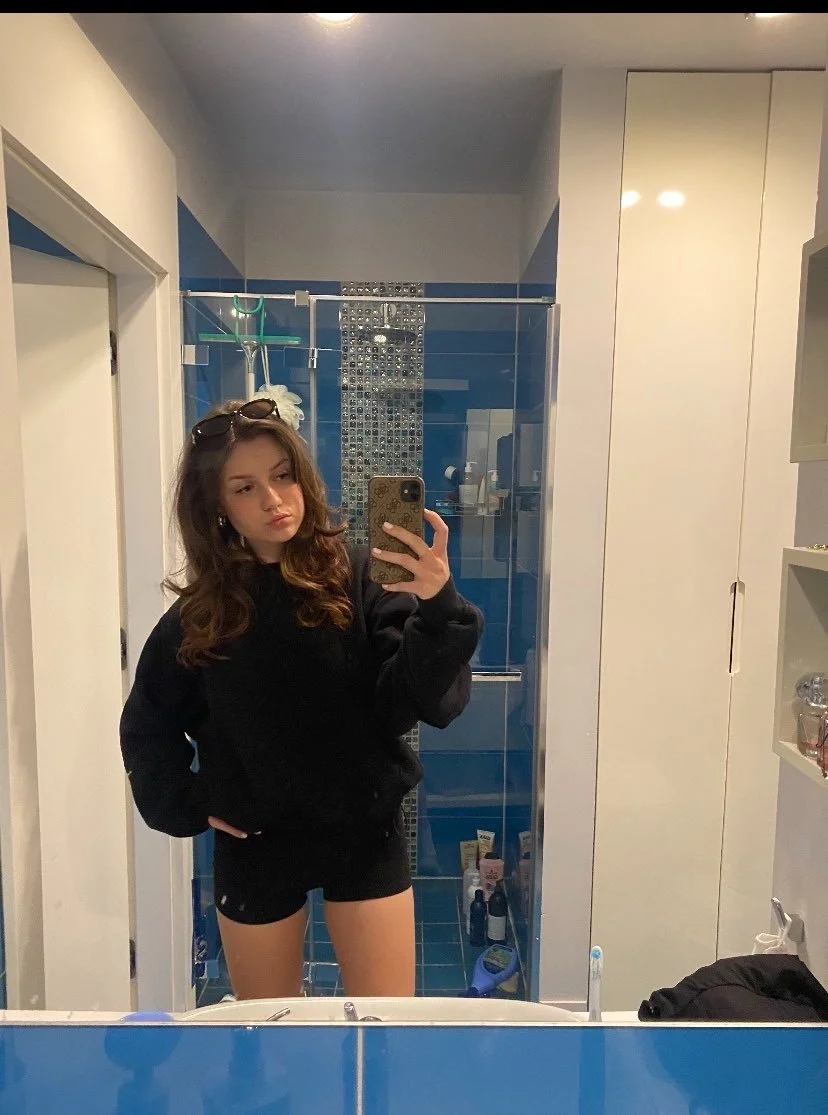 Martha 22 yo image 6