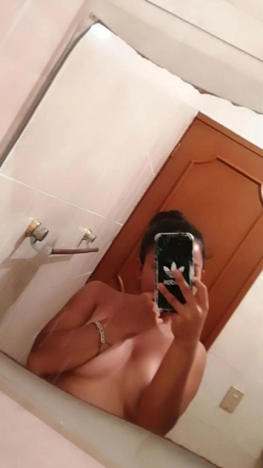 Mas de la rica putita cachonda de Marianita, reaccionen y comenten si quieren mas de ella image 3