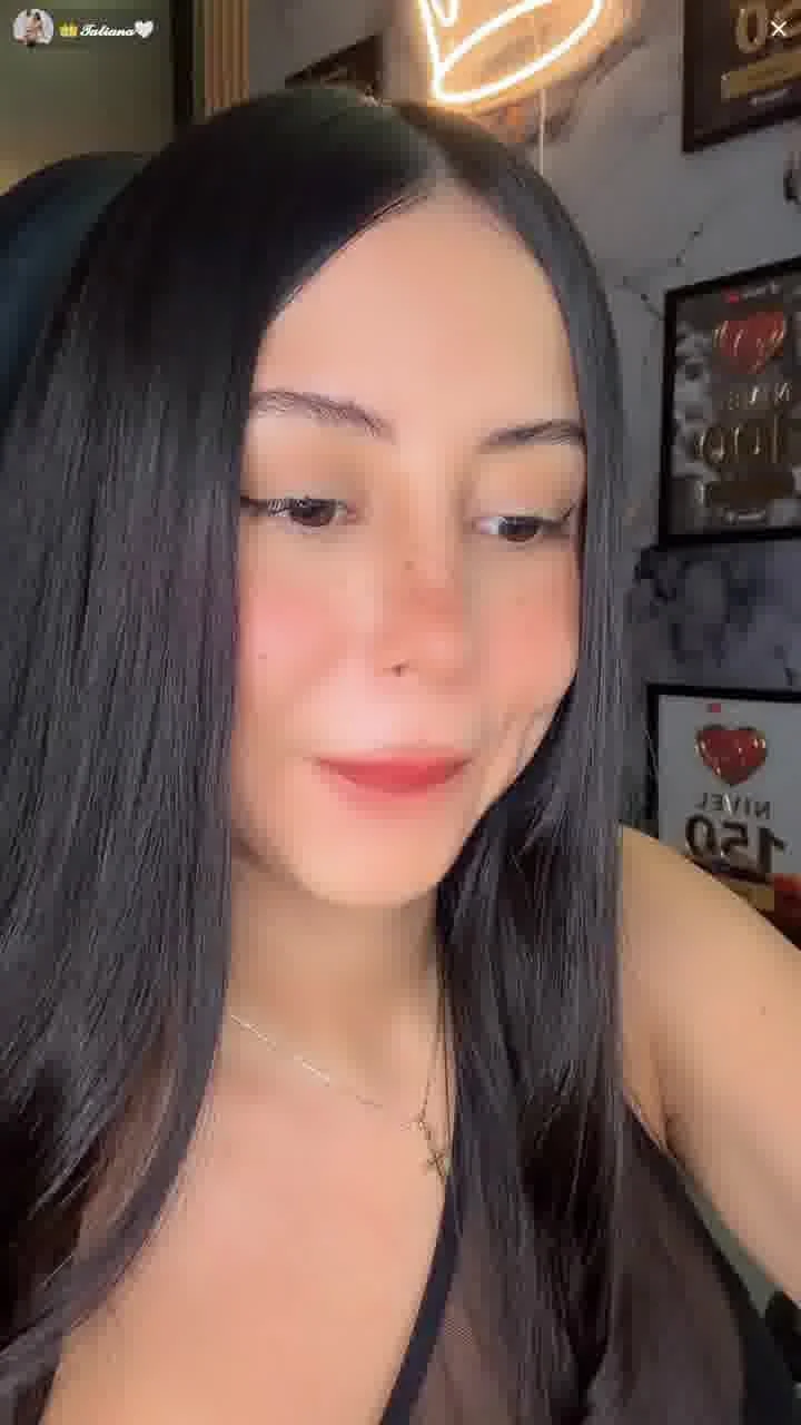 tiktok live latina booty shorts image 3