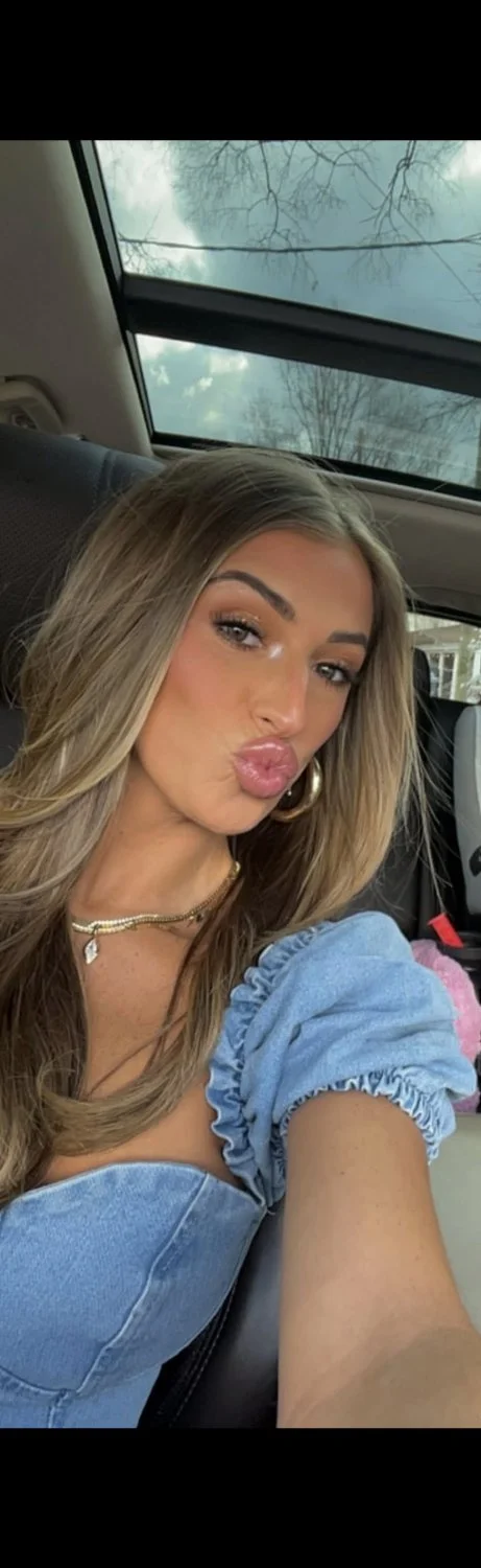 Long nose fat lip Savanna sniffs and kisses nigger ass image 9