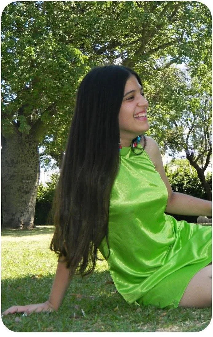 Exponiendo book de fotos de hermosa putita que pide tributos image 16