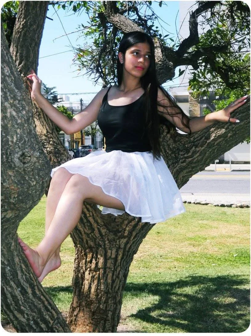 Exponiendo book de fotos de hermosa putita que pide tributos image 18