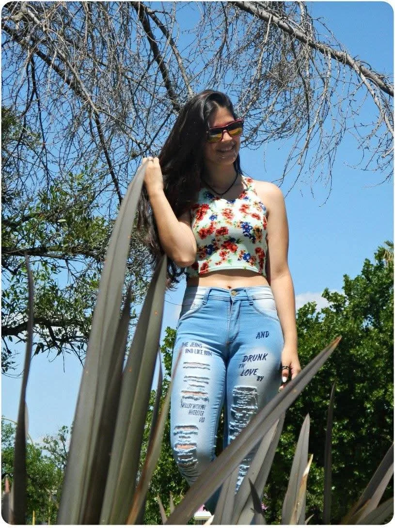 Exponiendo book de fotos de hermosa putita que pide tributos image 6