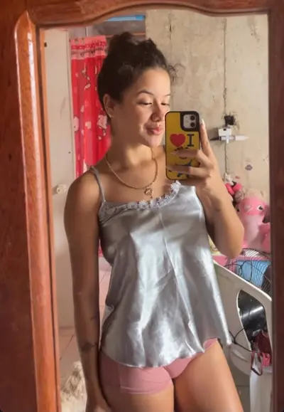 E essa ninfeta hein? 🤤 cover image