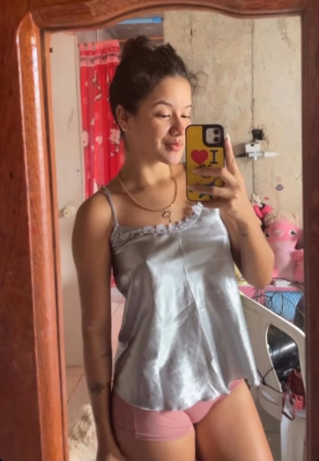 E essa ninfeta hein? 🤤 image 1