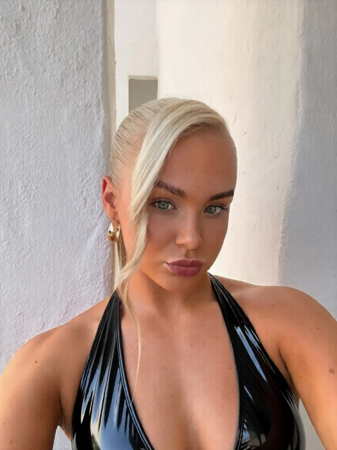 Sexy babe in PVC image 12